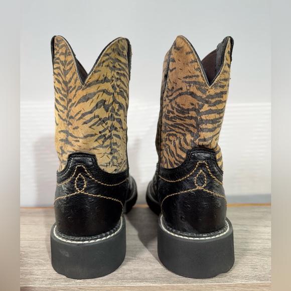 Justin Boots Black and Tan Heeled Boots - Picture 10 of 16